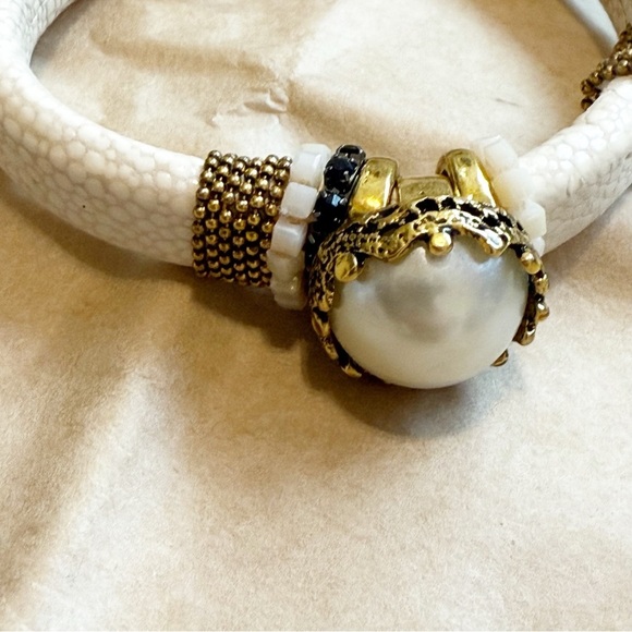 Laura Janelle Faux Pearl with Textured Band Bracelet - Picture 3 of 6